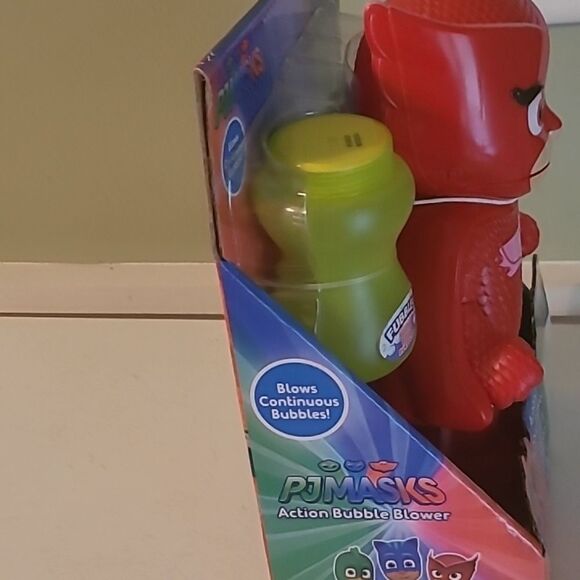 P.J. Masks Red Bubble Blower - Picture 4 of 6